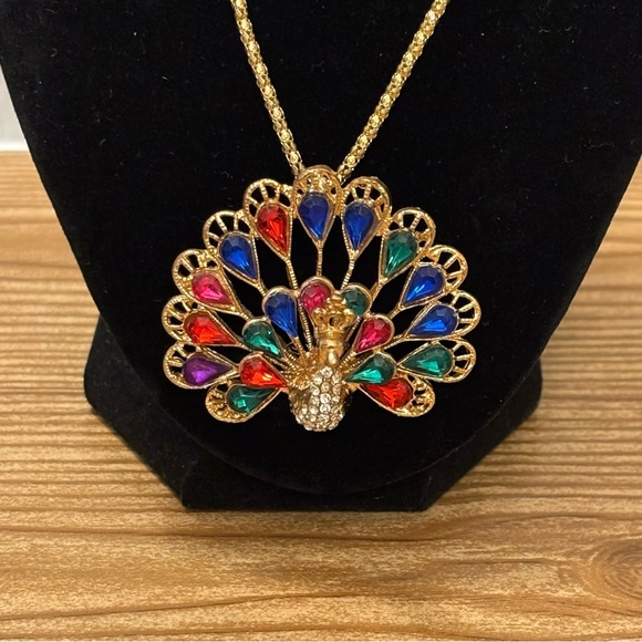 Betsy Johnson Peacock Crown Rhinestone Colorful Necklace Gold Tone - Picture 1 of 5